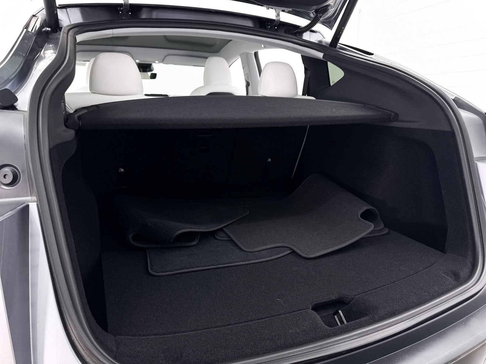 Used 2026 Tesla Model Y Long Range RWD image 35