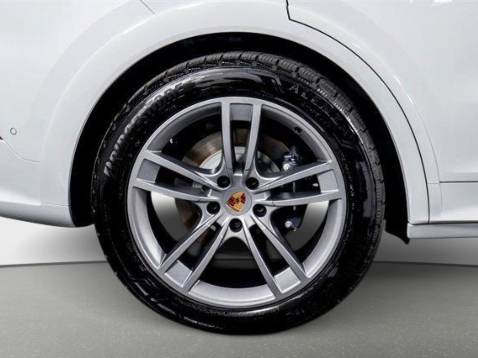 Used 2025 Porsche Cayenne image 8