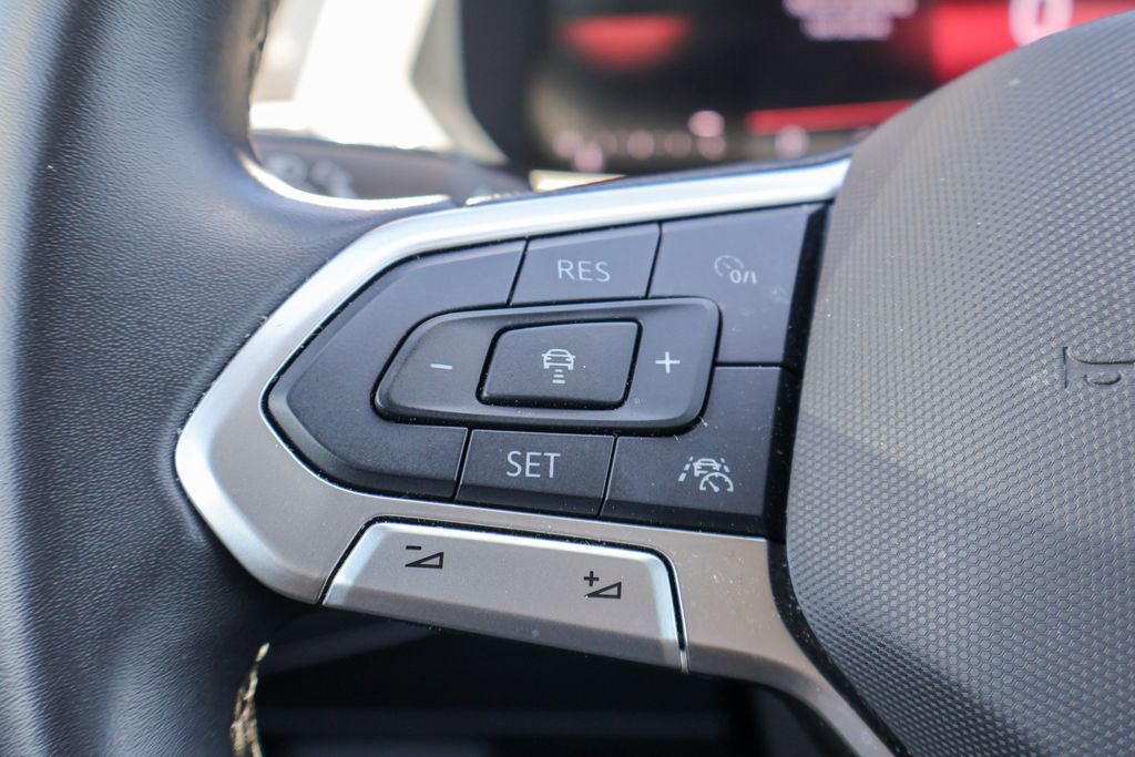 Used 2024 Volkswagen Tiguan SE image 13