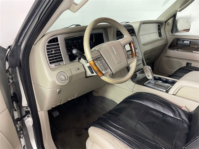 Used 2008 Lincoln Navigator 4WD image 3