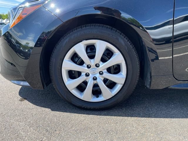 Used 2025 Toyota Corolla LE FWD image 30