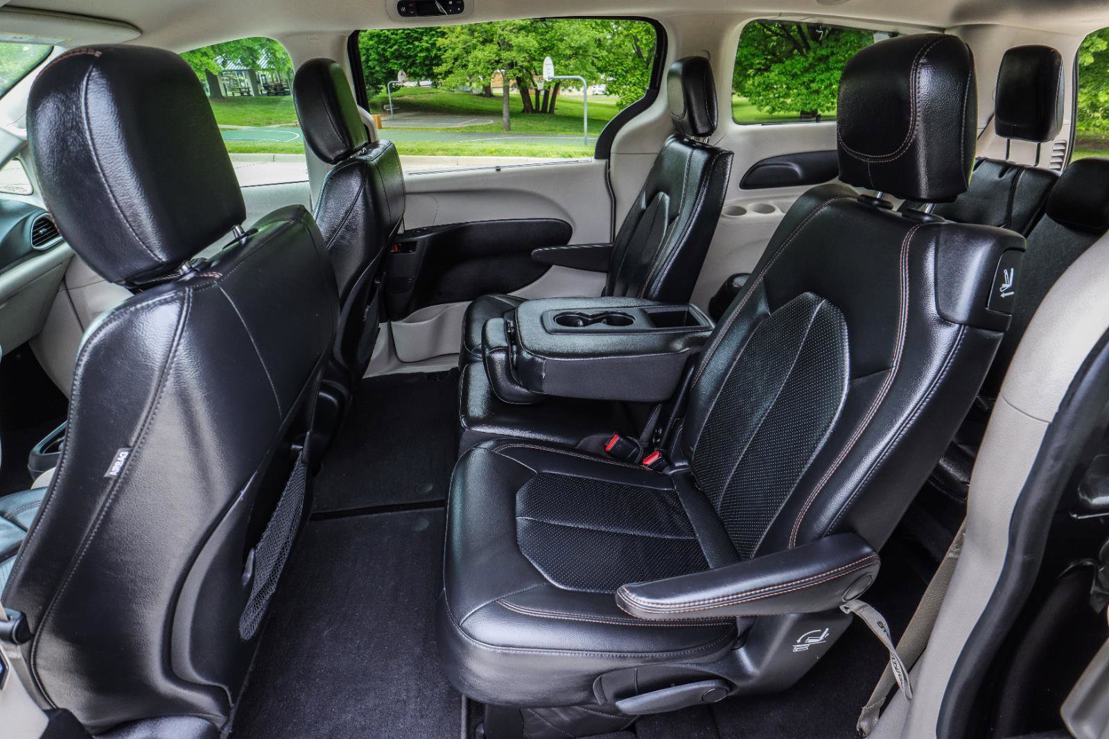 Used 2019 Chrysler Pacifica Touring-L w/ Advanced Safetytec Group FWD image 37