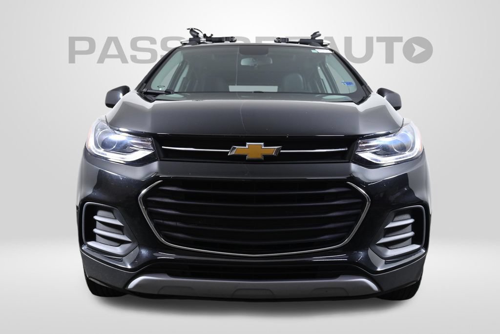 Used 2020 Chevrolet Trax LT w/ Sun & Sound Package AWD/4WD image 2