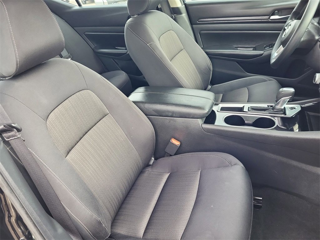 Used 2024 Nissan Altima 2.5 SV image 16