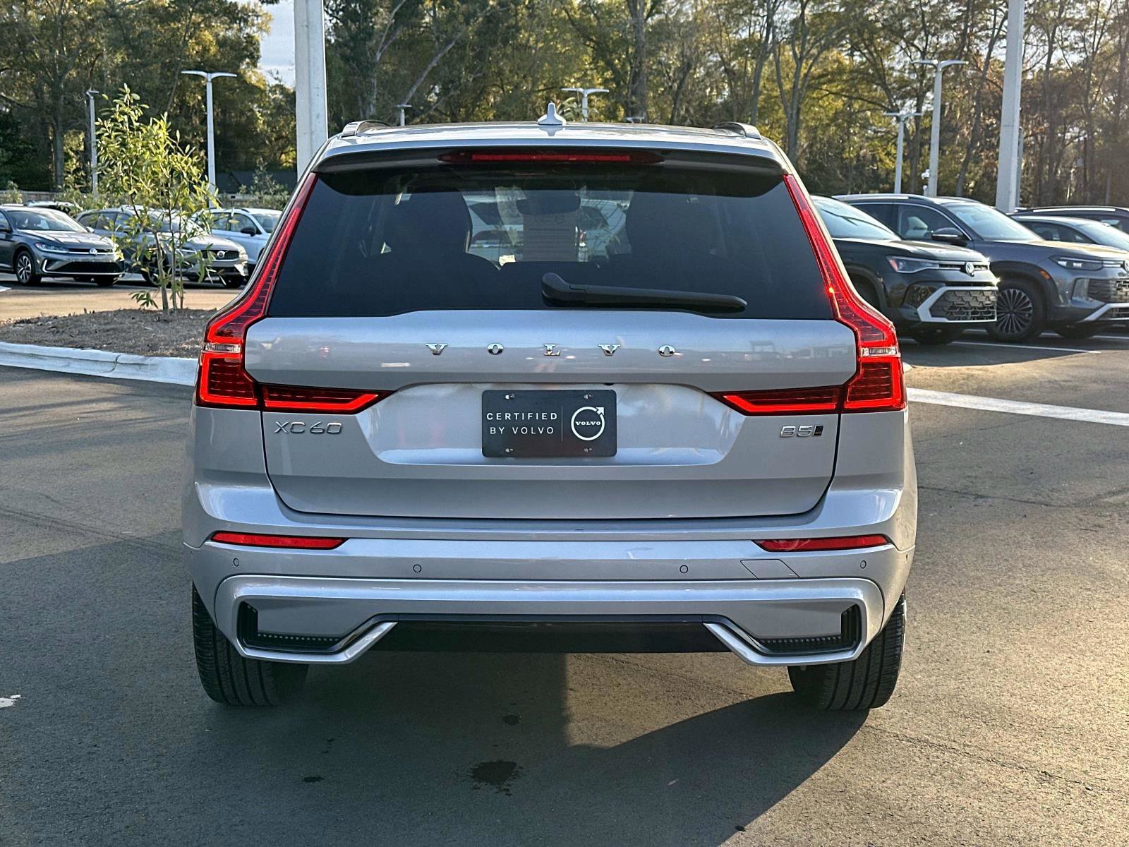 Certified 2025 Volvo XC60 B5 Plus image 4