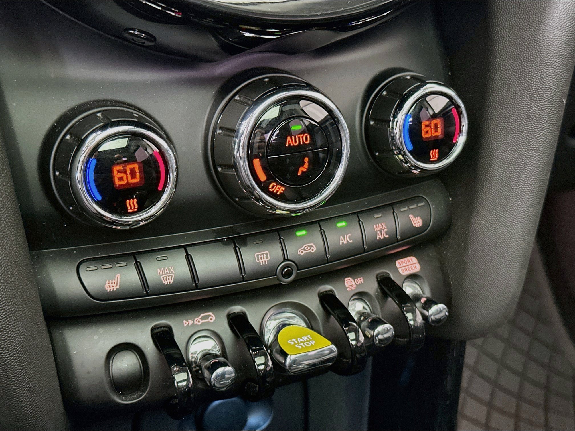 Used 2024 MINI Cooper SE FWD image 23