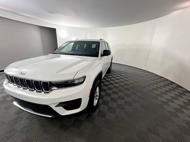 New 2025 Jeep Grand Cherokee Laredo image 4