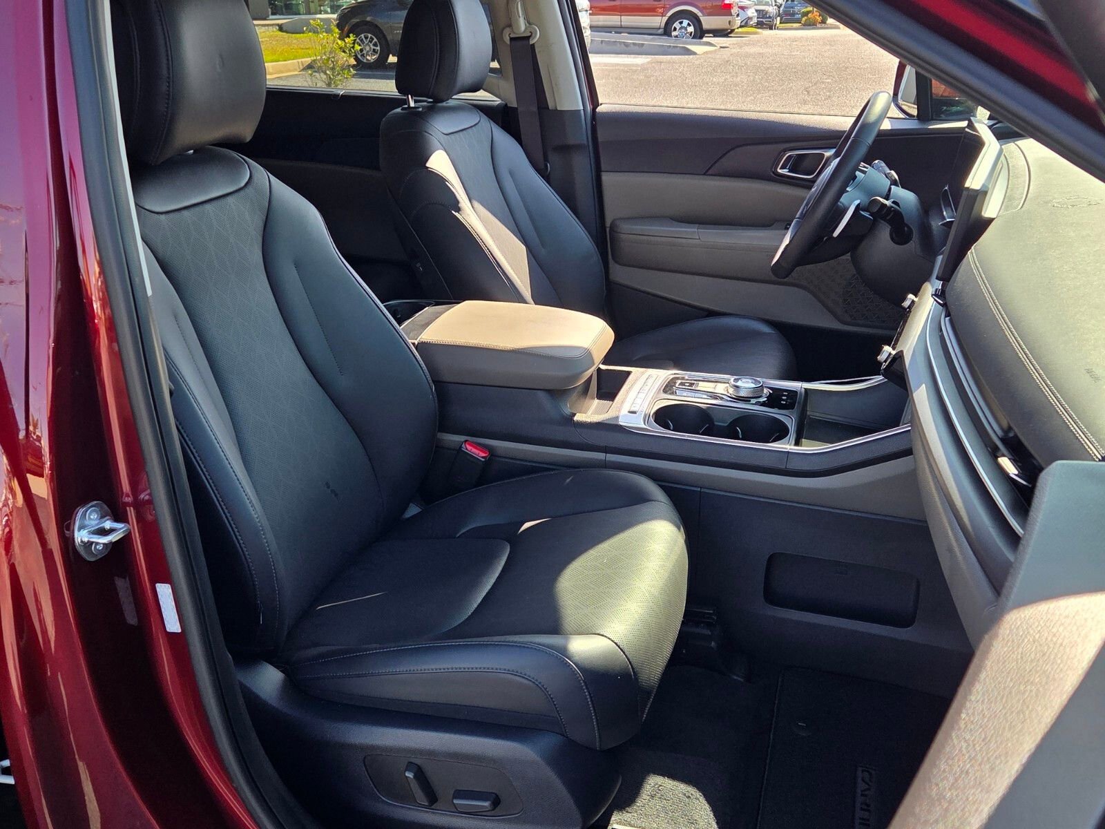 Used 2025 Kia Carnival EX image 19