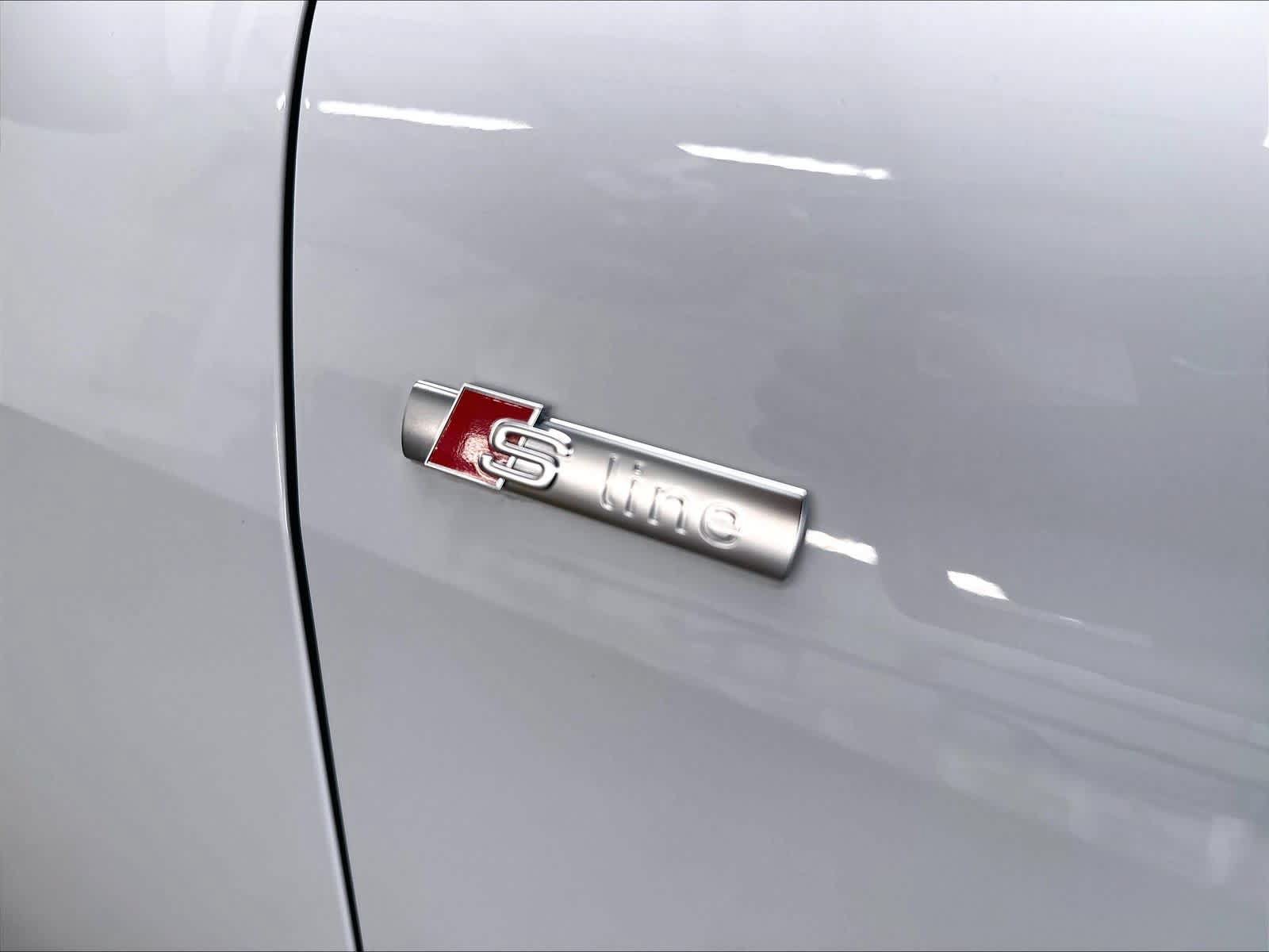 Used 2024 Audi Q4 e-tron Premium AWD/4WD image 33
