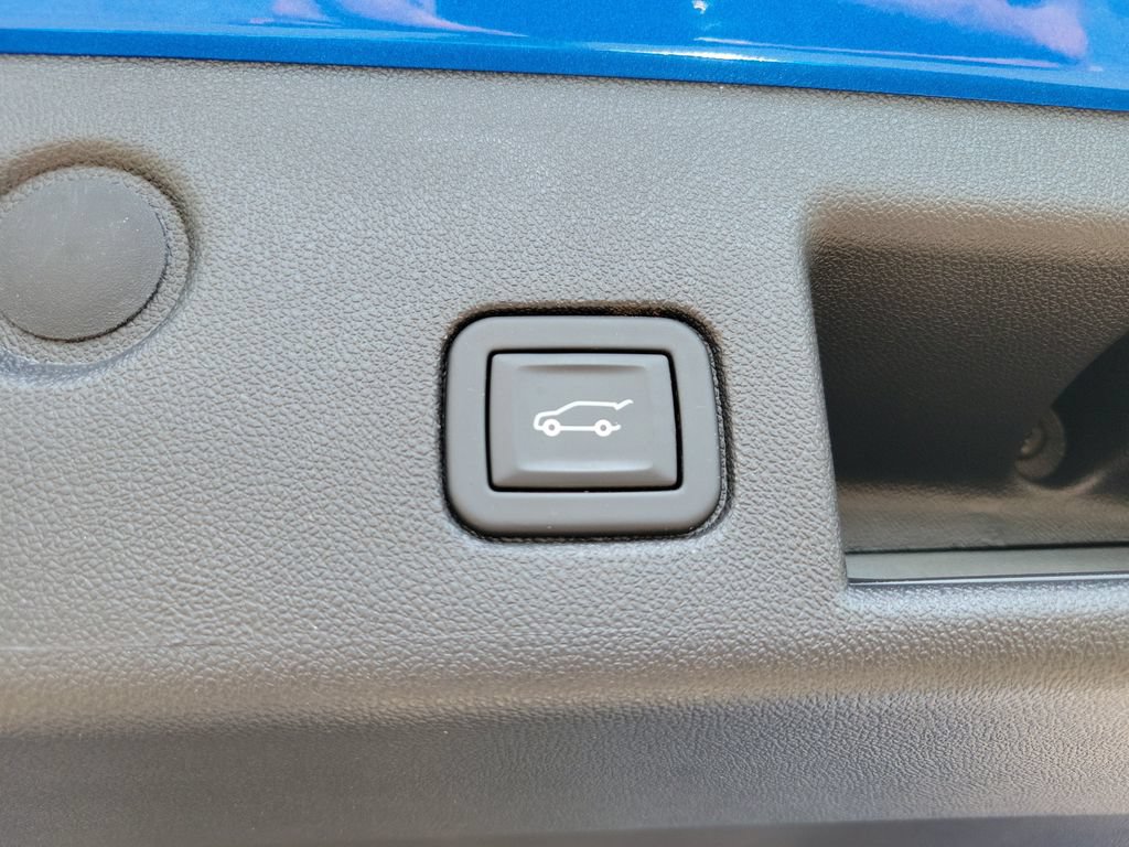 Used 2024 Chevrolet Equinox LT w/ LPO, Floor Liner Package FWD image 39
