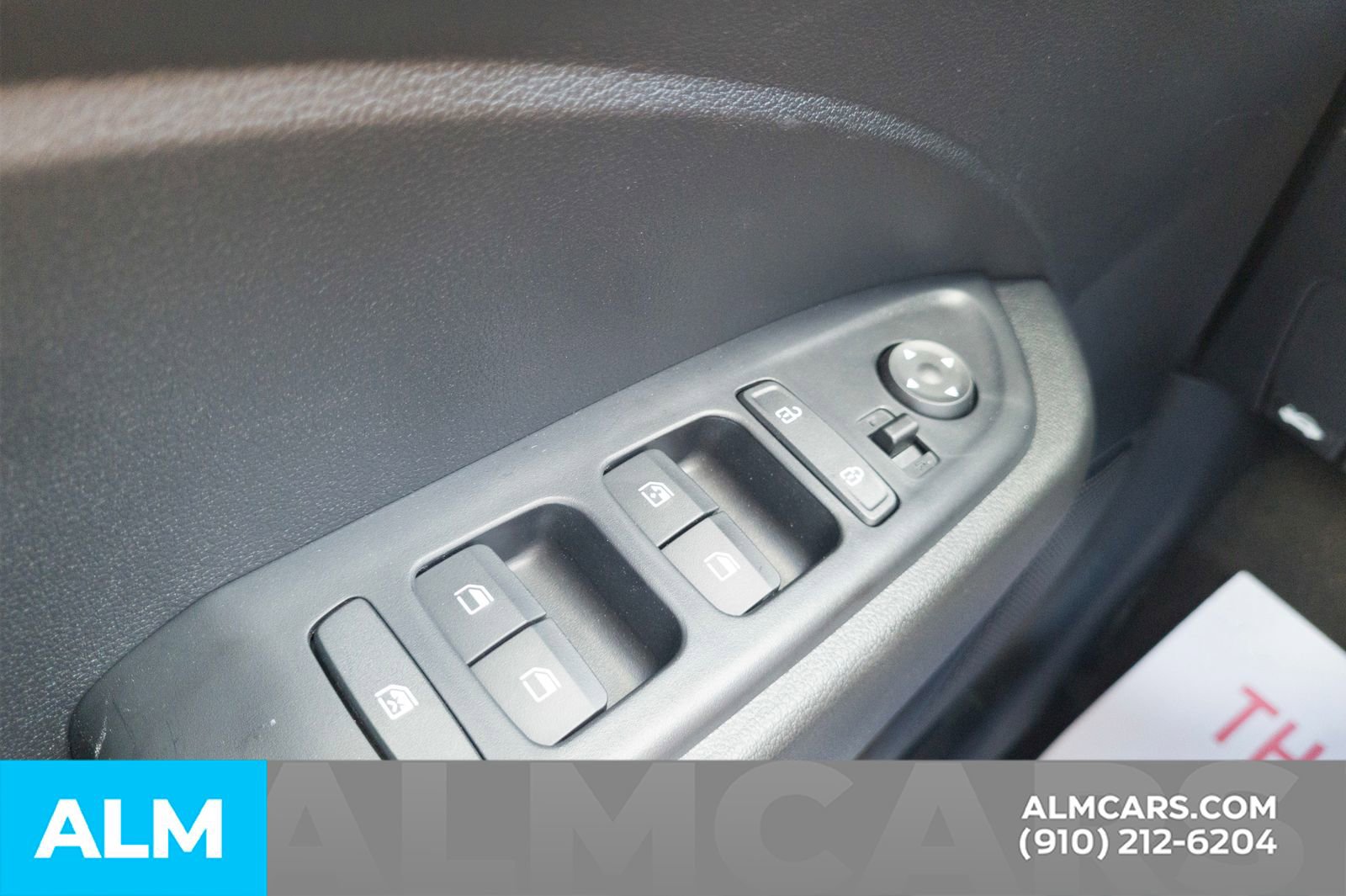 Used 2025 Hyundai Venue Limited image 31