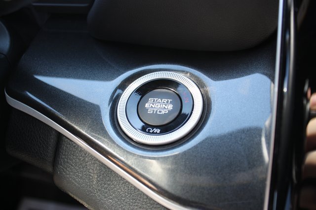 Used 2022 Jeep Grand Cherokee L Laredo image 16