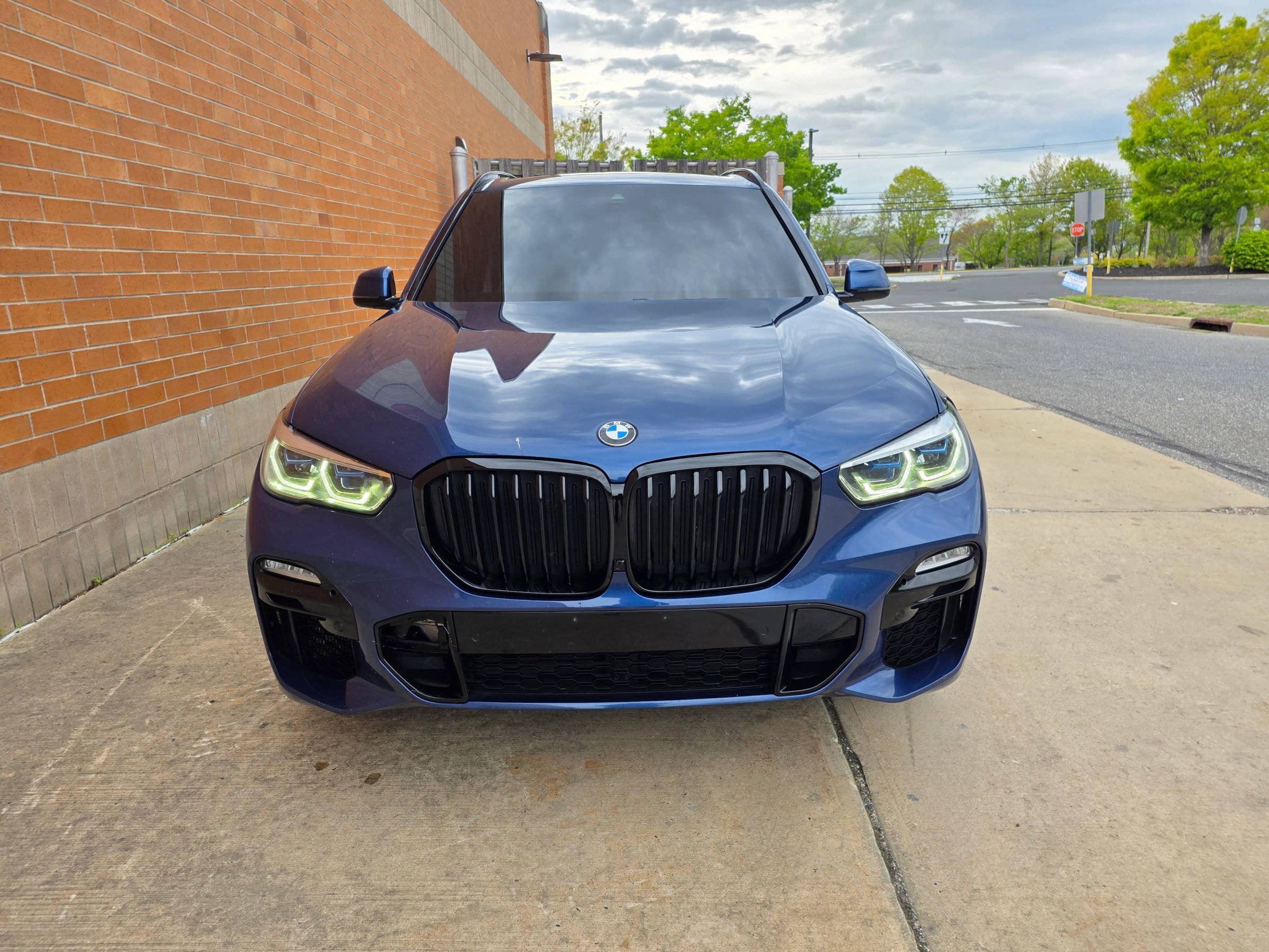 Used 2019 BMW X5 xDrive50i w/ M Sport Package AWD/4WD image 2