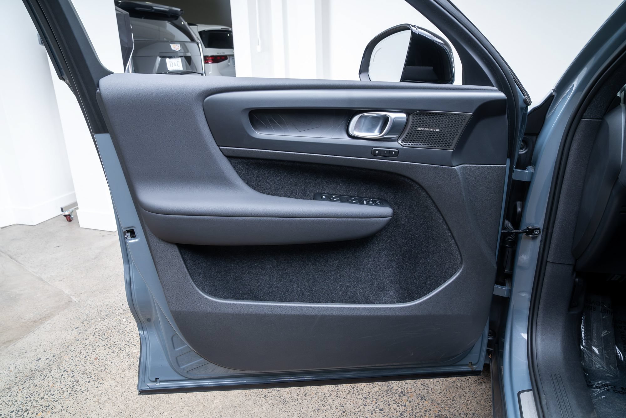 Used 2023 Volvo C40 P8 Recharge Ultimate w/ Protection Package Premier AWD/4WD image 17
