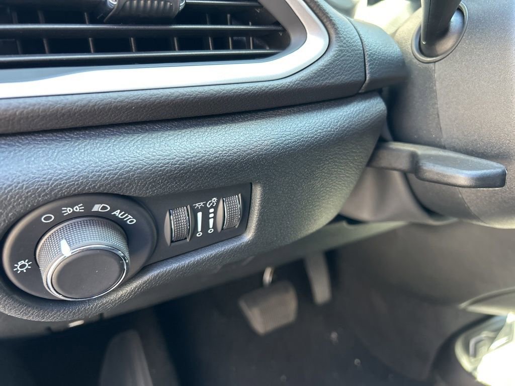 New 2026 Chrysler Voyager LX image 16