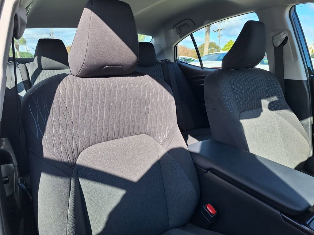 Used 2025 Toyota Camry LE image 27