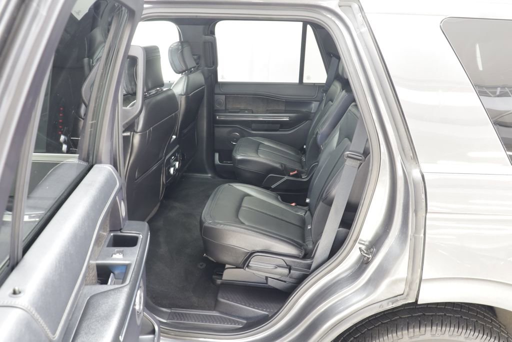 Used 2019 Ford Expedition Limited w/ Equipment Group 301A AWD/4WD image 18