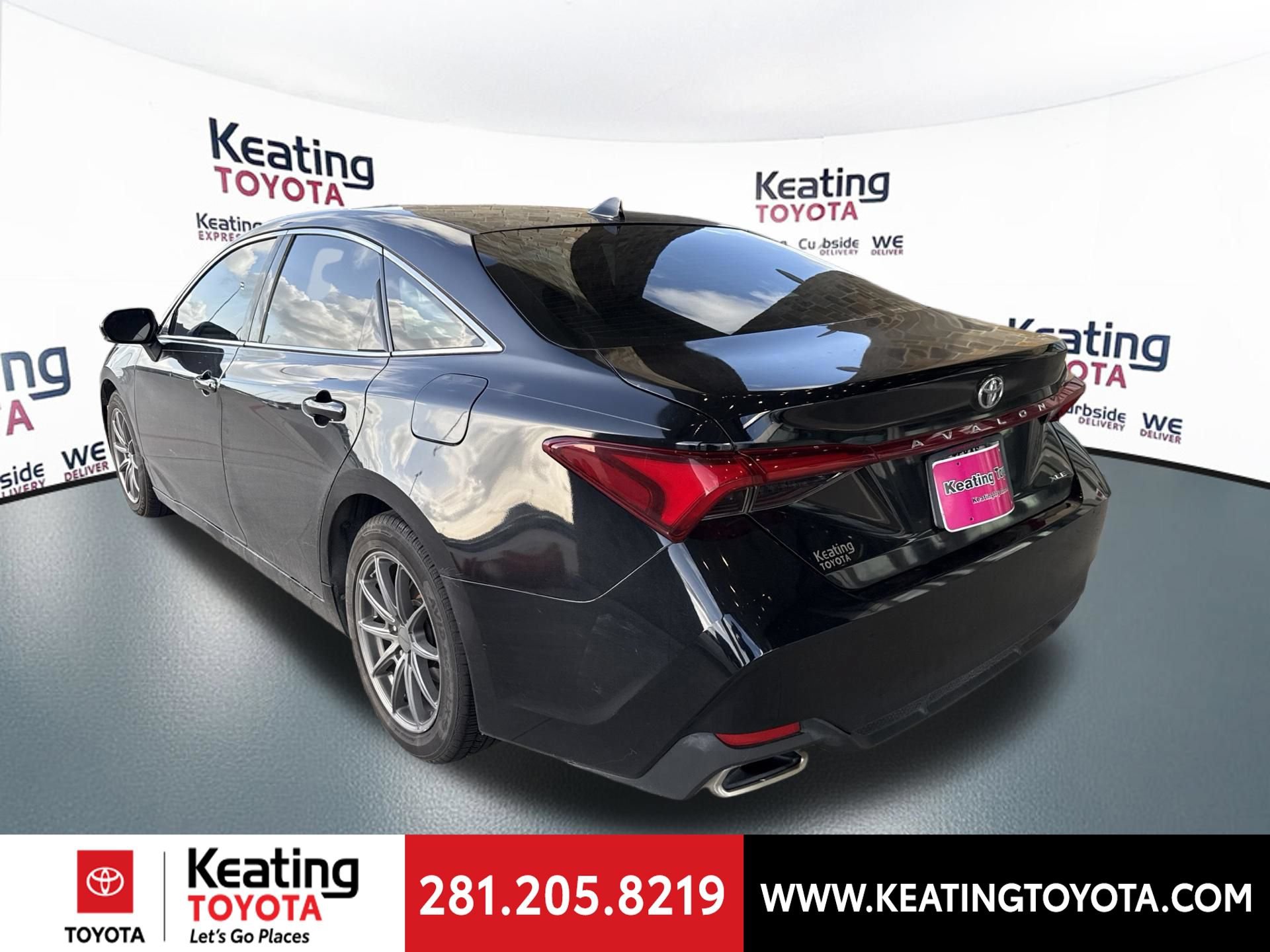 Used 2019 Toyota Avalon XLE w/ Moonroof Package FWD image 5