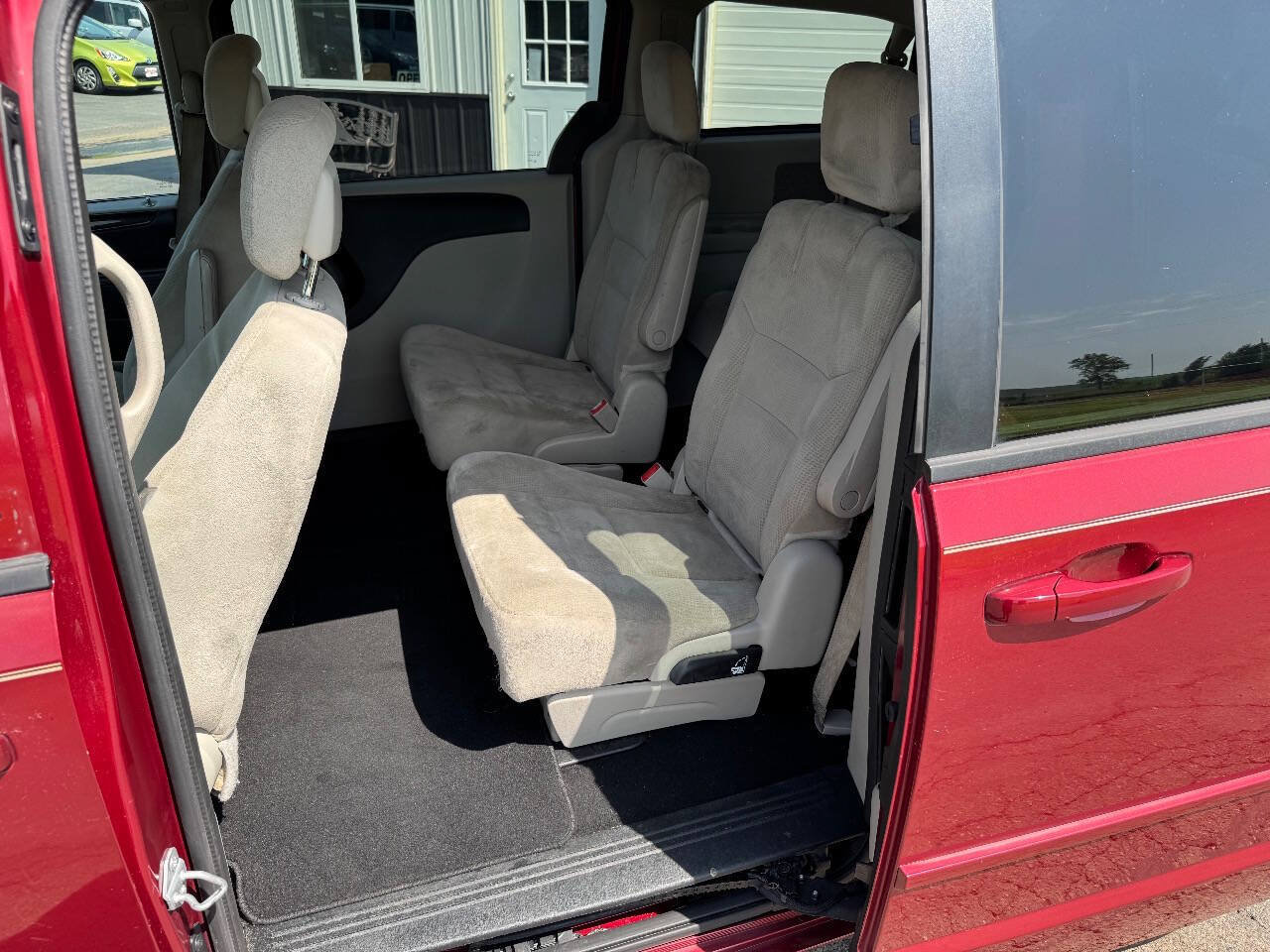 Used 2016 Dodge Grand Caravan SXT FWD image 18