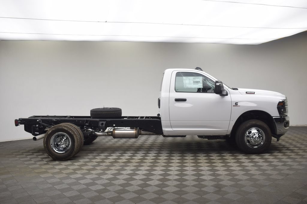 New 2026 RAM 3500 Tradesman w/ Chrome Appearance Group A AWD/4WD image 3