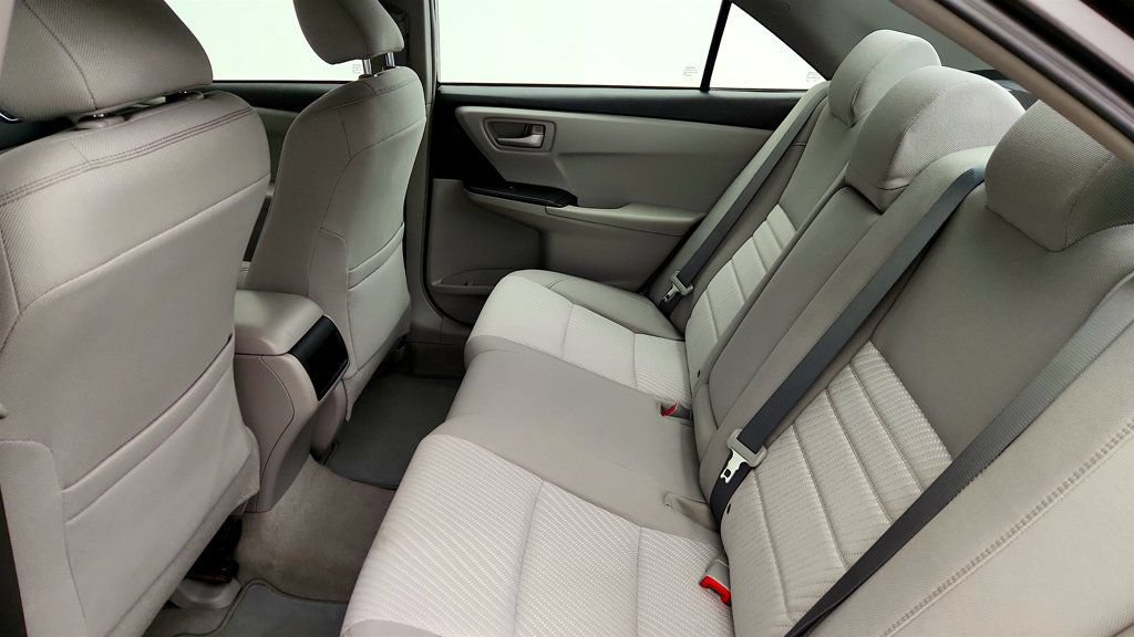 Used 2015 Toyota Camry LE FWD image 20