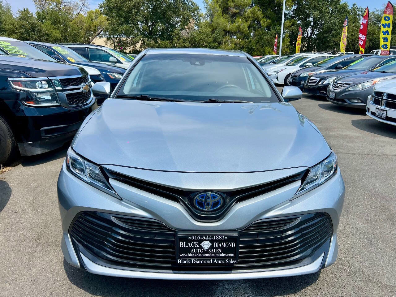 Used 2020 Toyota Camry LE image 2