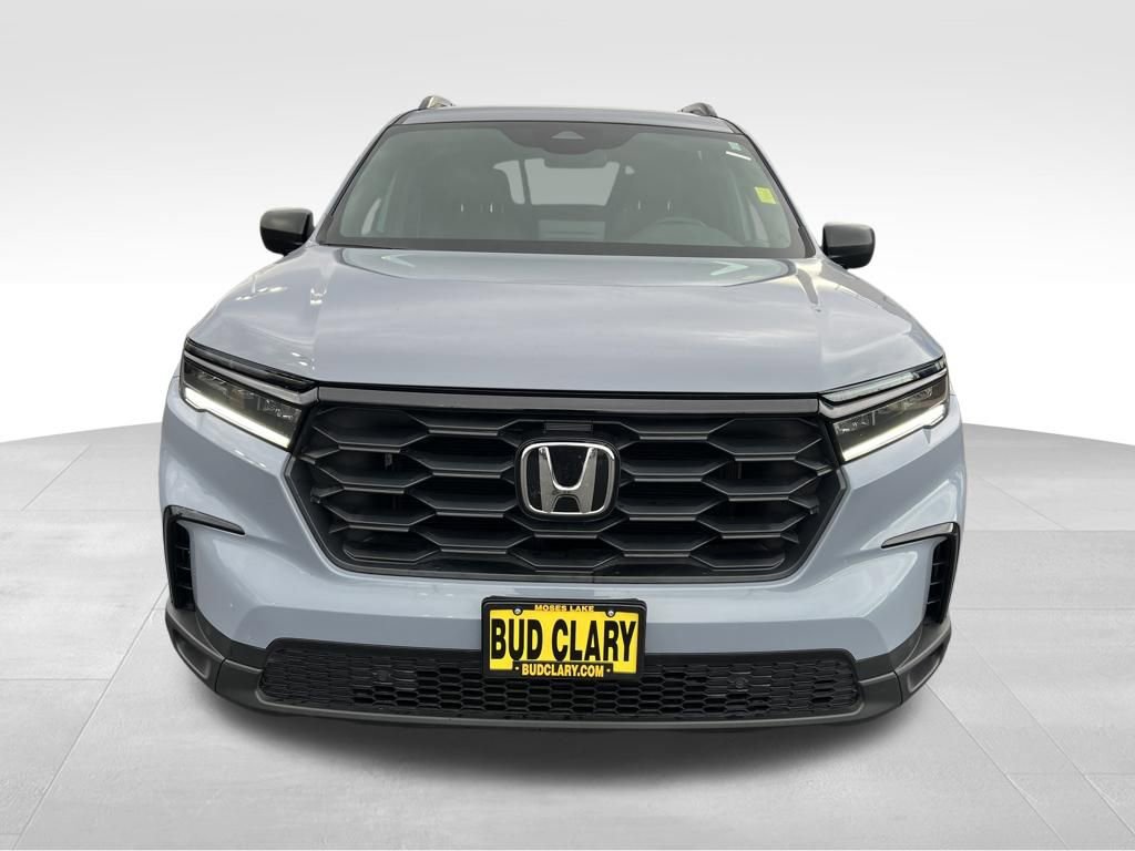 Used 2025 Honda Pilot Sport image 14