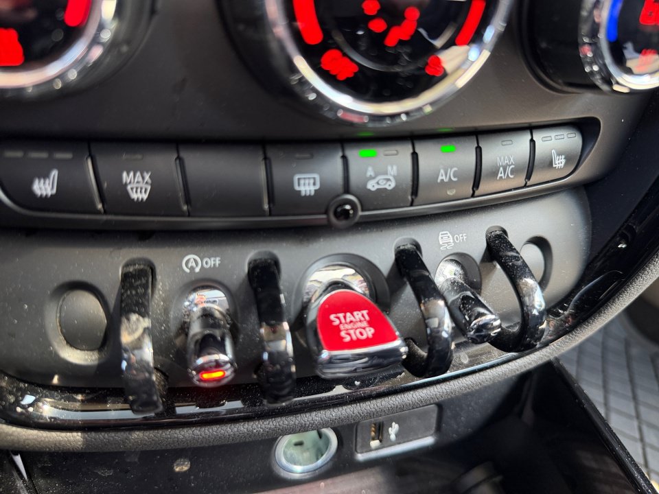 Used 2019 MINI Cooper Clubman ALL4 w/ Storage Package AWD/4WD image 19
