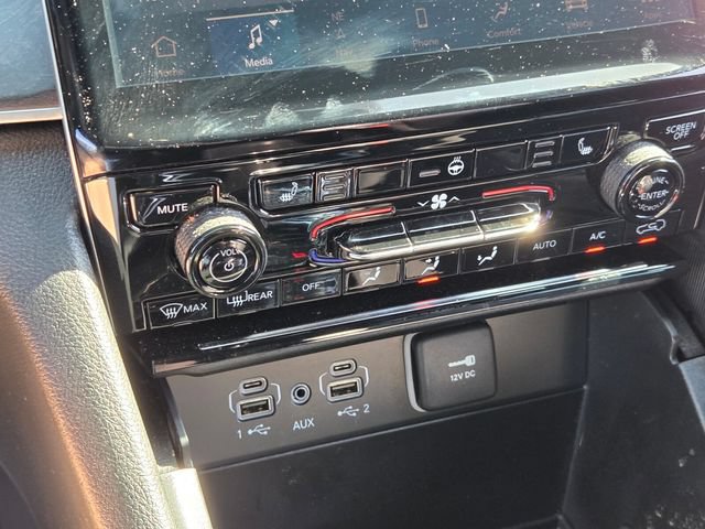 Used 2025 Jeep Grand Cherokee L Limited RWD image 23
