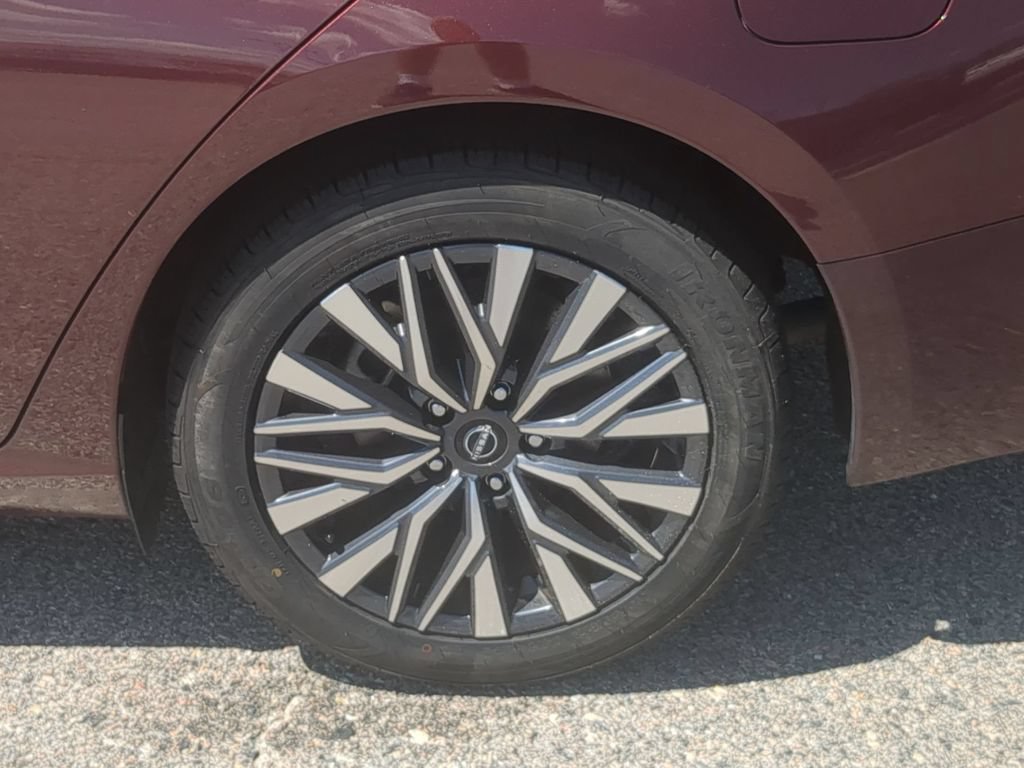 Used 2025 Nissan Altima 2.5 SV FWD image 10