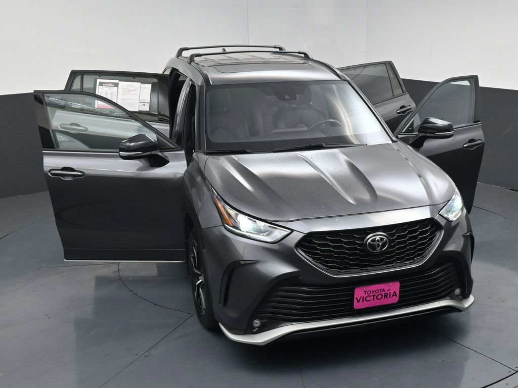 Used 2021 Toyota Highlander XSE image 24