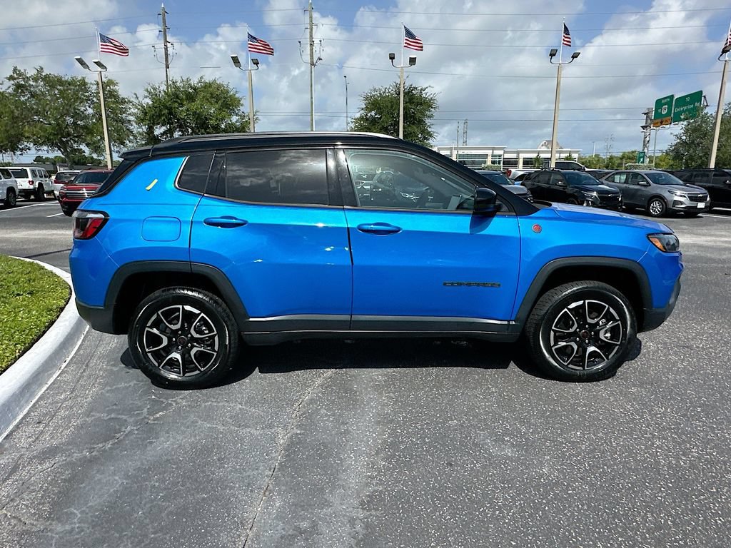 Used 2025 Jeep Compass Trailhawk AWD/4WD image 4