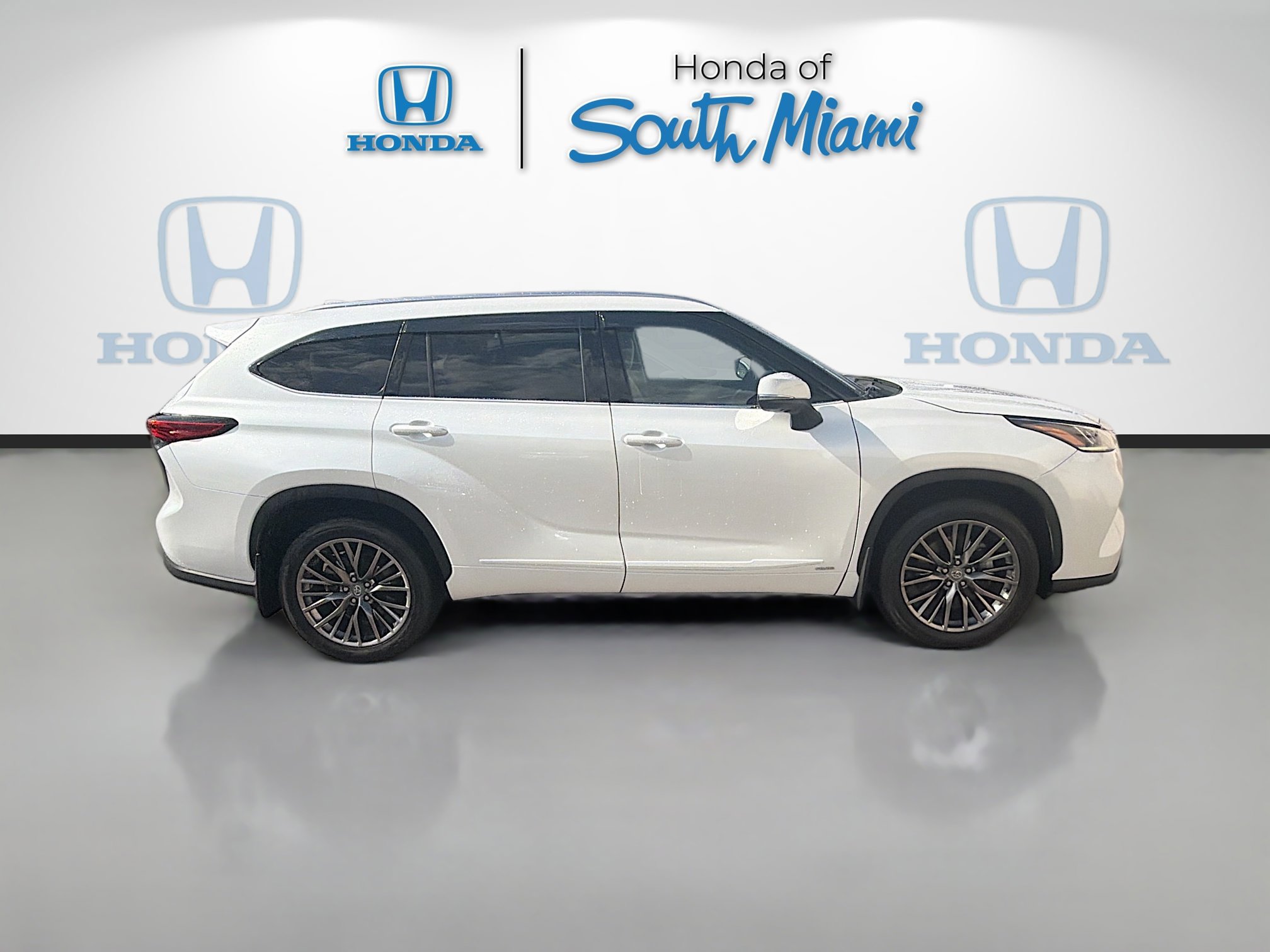 Used 2022 Toyota Highlander Limited AWD/4WD image 8