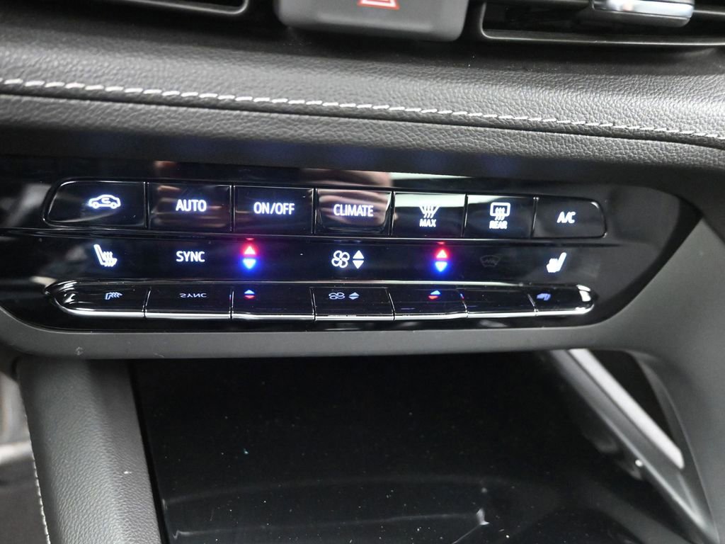 Used 2022 Buick Envision Essence w/ Technology Package I image 18