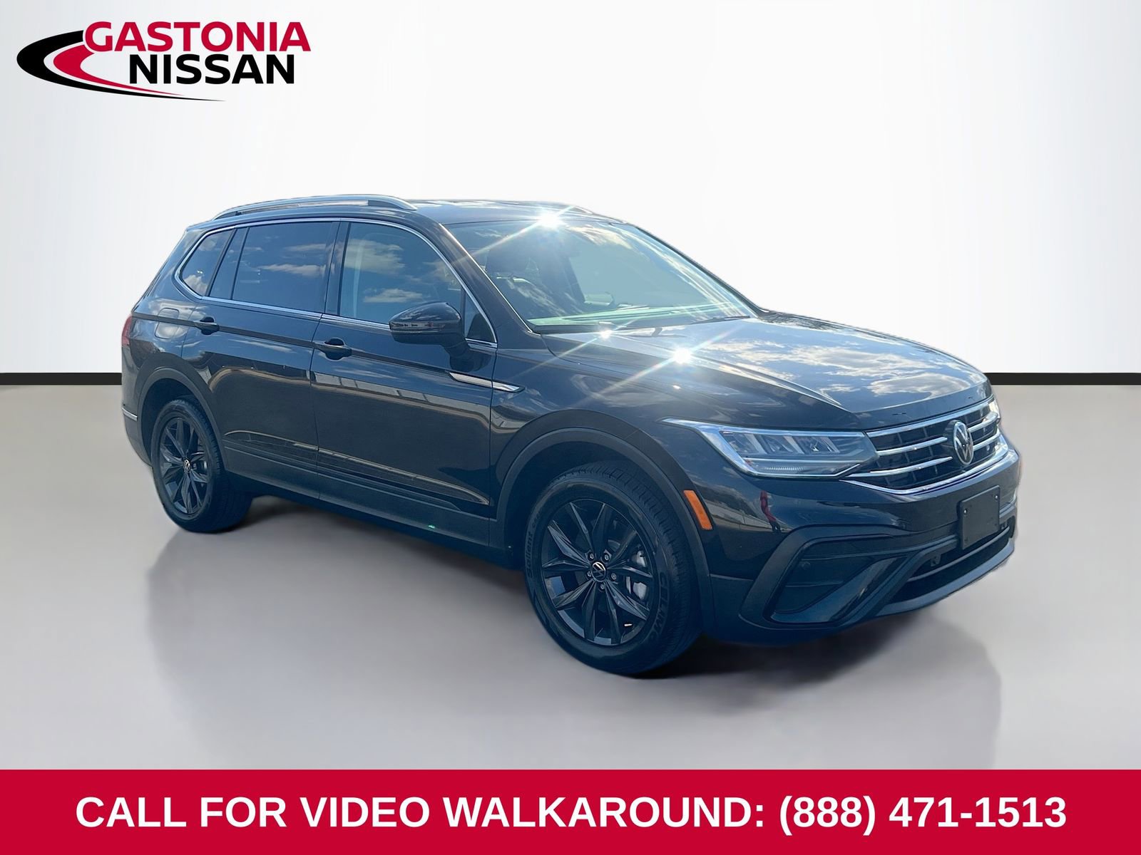 Used 2024 Volkswagen Tiguan SE image 1
