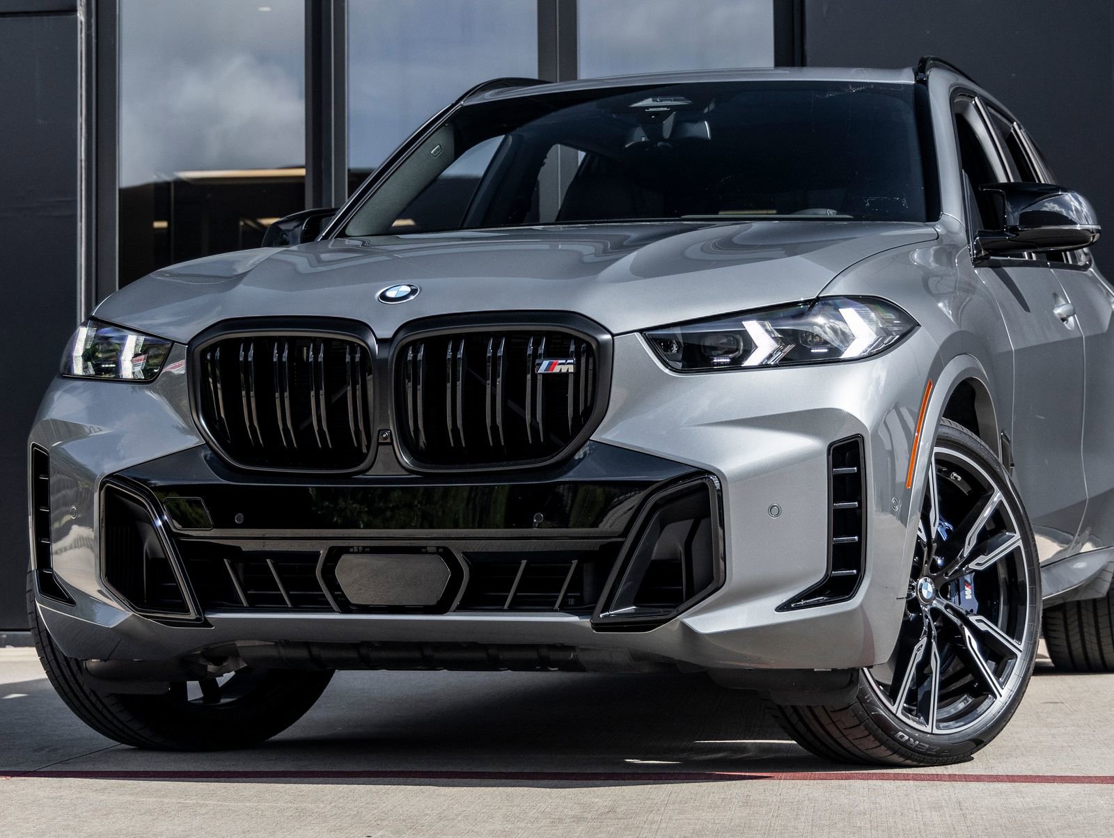 Used 2026 BMW X5 M60i w/ Climate Comfort Package image 3