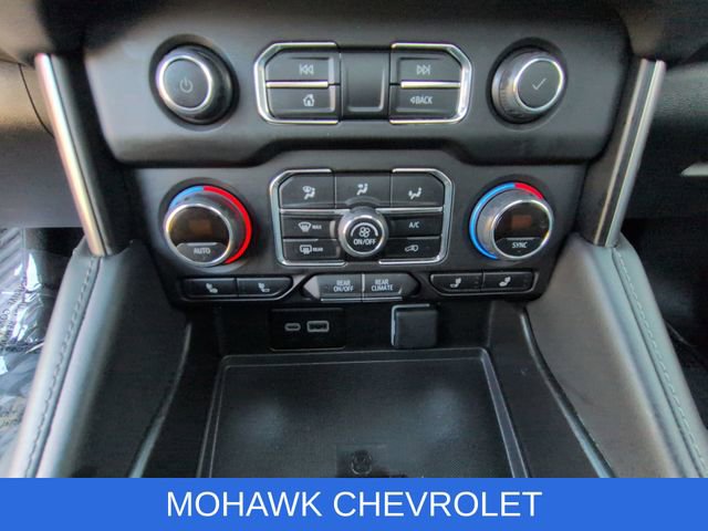 Used 2024 Chevrolet Suburban Z71 w/ Luxury Package AWD/4WD image 19