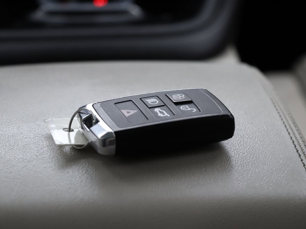 Used 2022 Jaguar E-PACE SE image 23