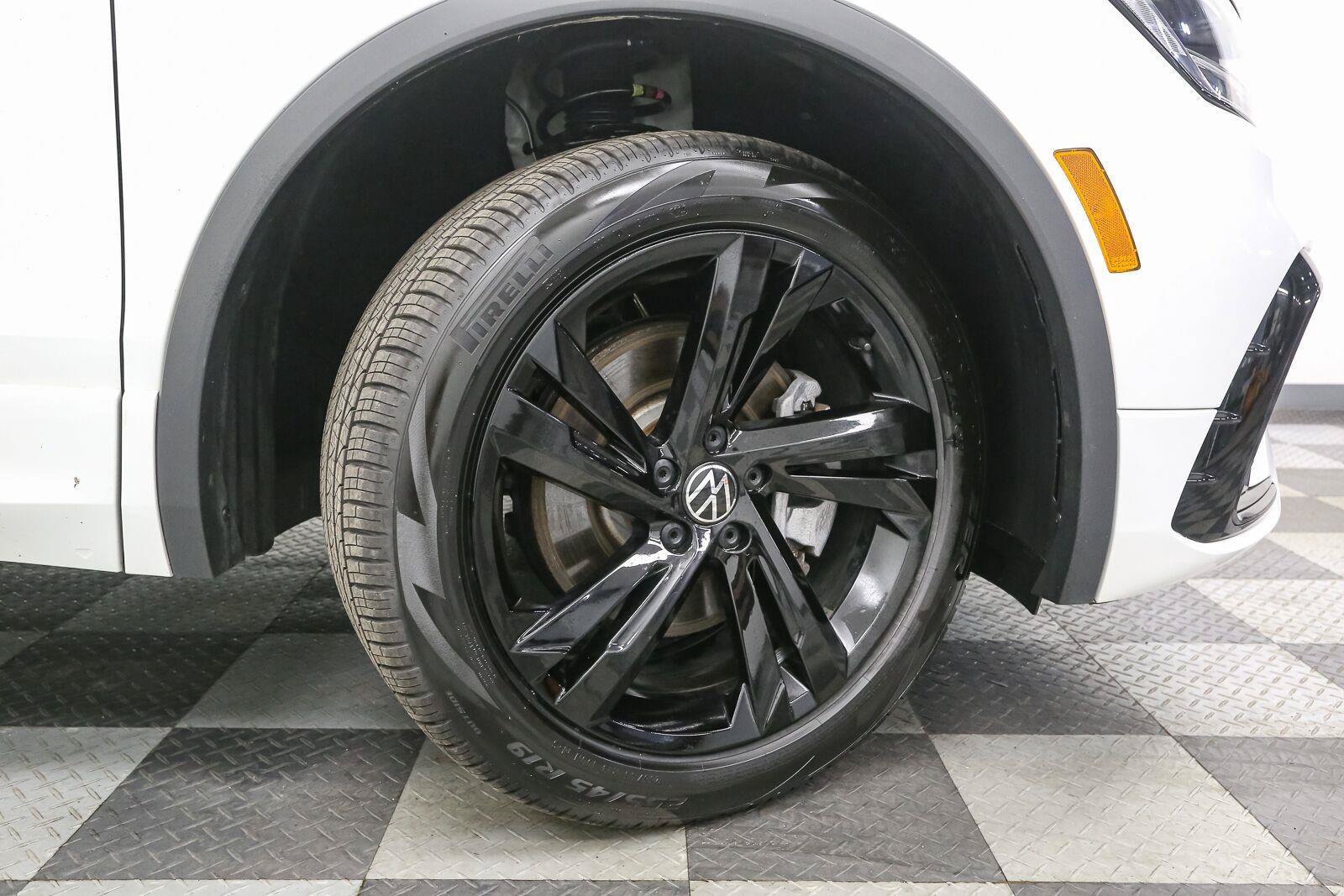Certified 2024 Volkswagen Tiguan SE R-Line AWD/4WD image 19