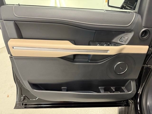 Used 2024 Ford Expedition Limited image 15