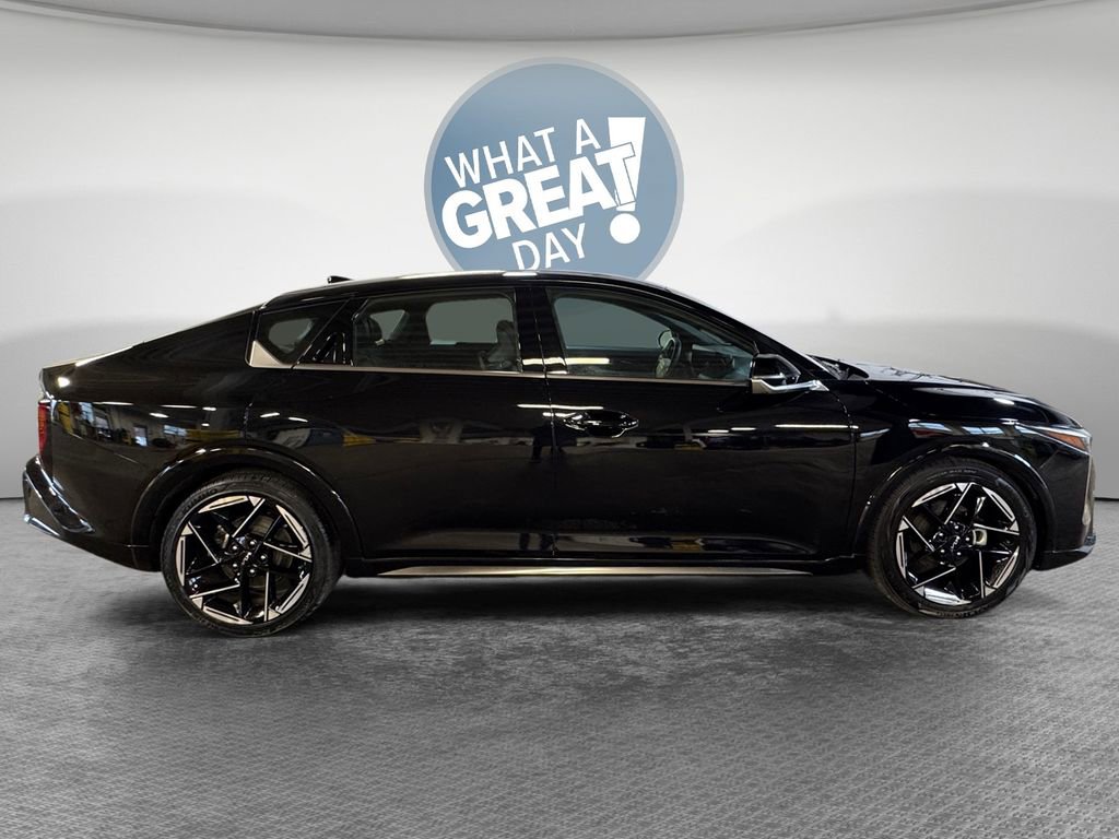 Certified 2025 Kia K4 GT-Line image 2