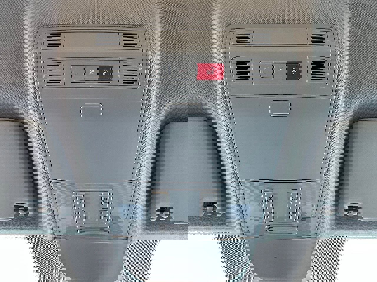 Used 2025 Volkswagen Taos SE image 17