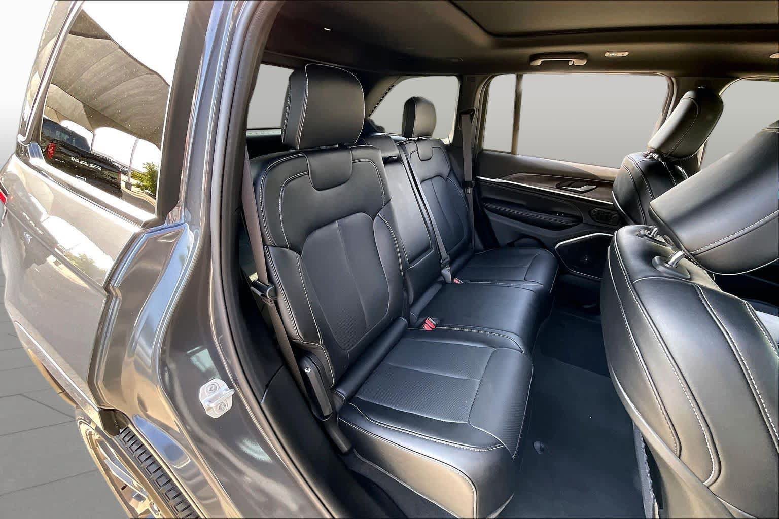 Used 2026 Jeep Grand Cherokee Limited AWD/4WD image 19