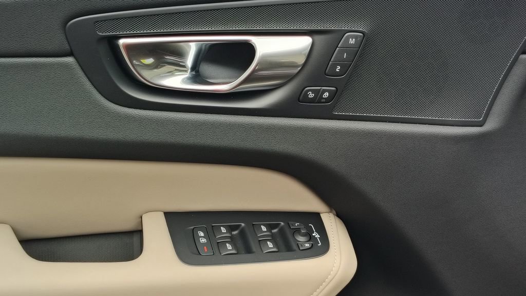 New 2026 Volvo XC60 B5 Plus w/ Climate Package image 9
