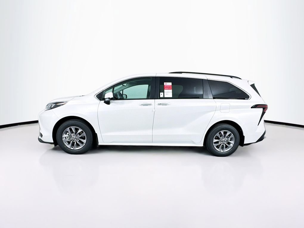 New 2026 Toyota Sienna XLE image 5