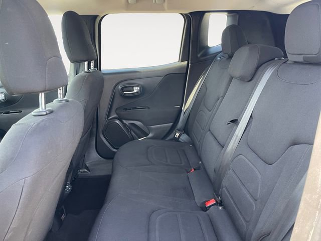 Used 2019 Jeep Renegade Latitude w/ Cold Weather Group AWD/4WD image 14