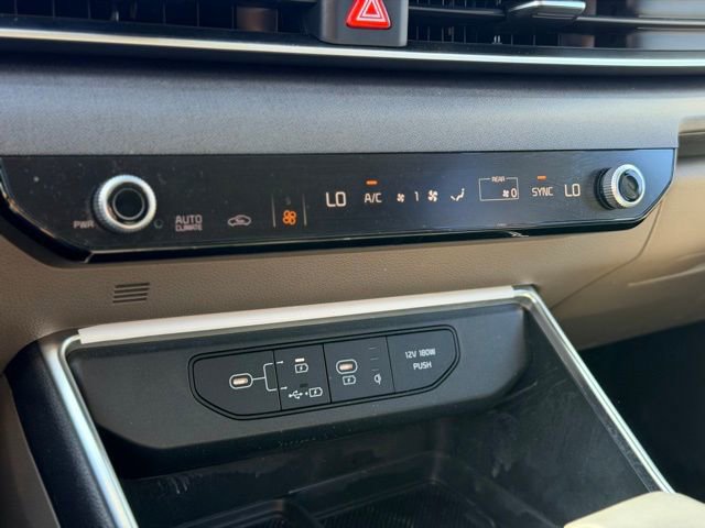 Used 2025 Kia Carnival EX image 17