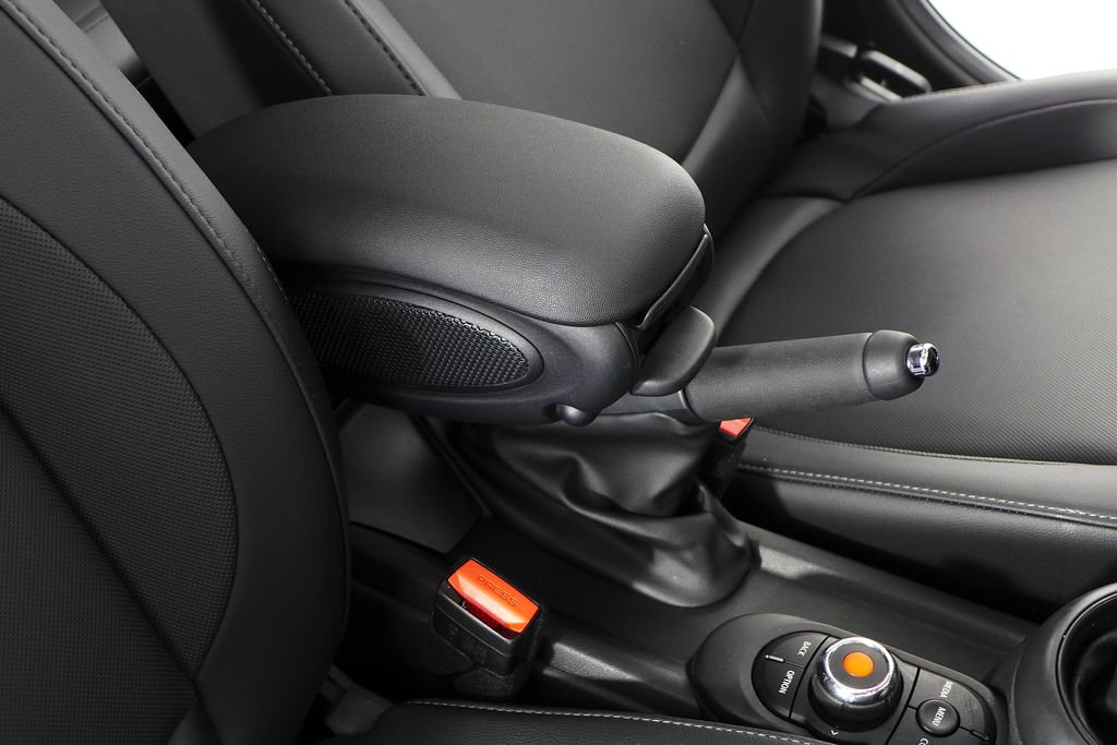 Used 2019 MINI Cooper 4-Door Hardtop image 16