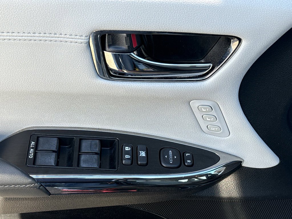 Used 2016 Toyota Avalon XLE Premium image 10