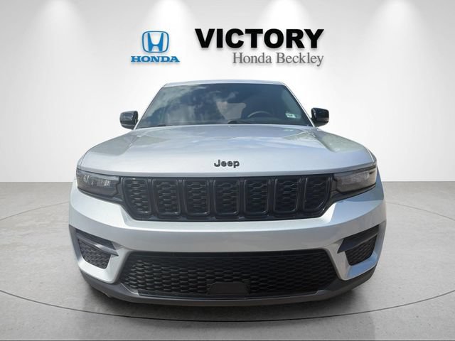 Used 2023 Jeep Grand Cherokee Altitude AWD/4WD image 8